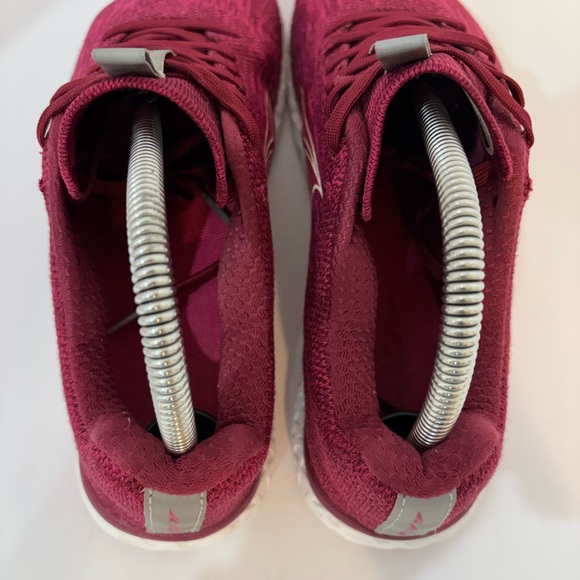 Altra Escalante size 7.5 - Picture 5 of 9